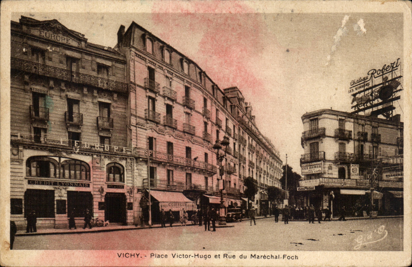 Vichy - Place Victor et Rue du Marechal Foch - CPA 