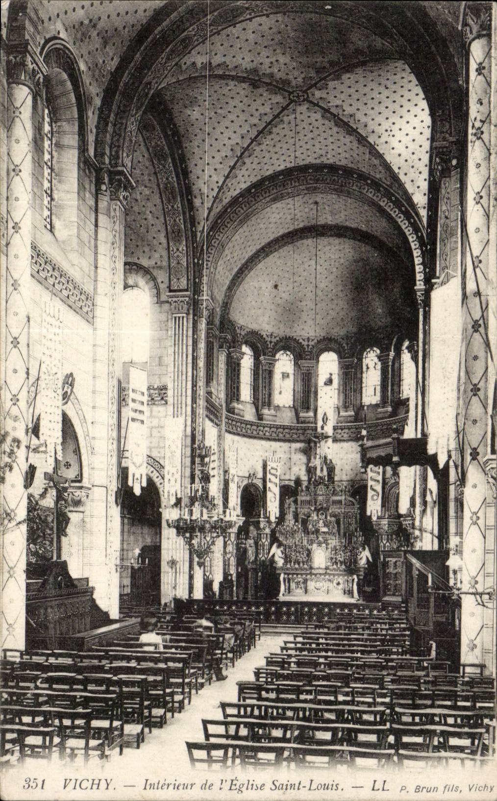 Vichy - Interieur de l'Eglise Saint Louis - CPA 