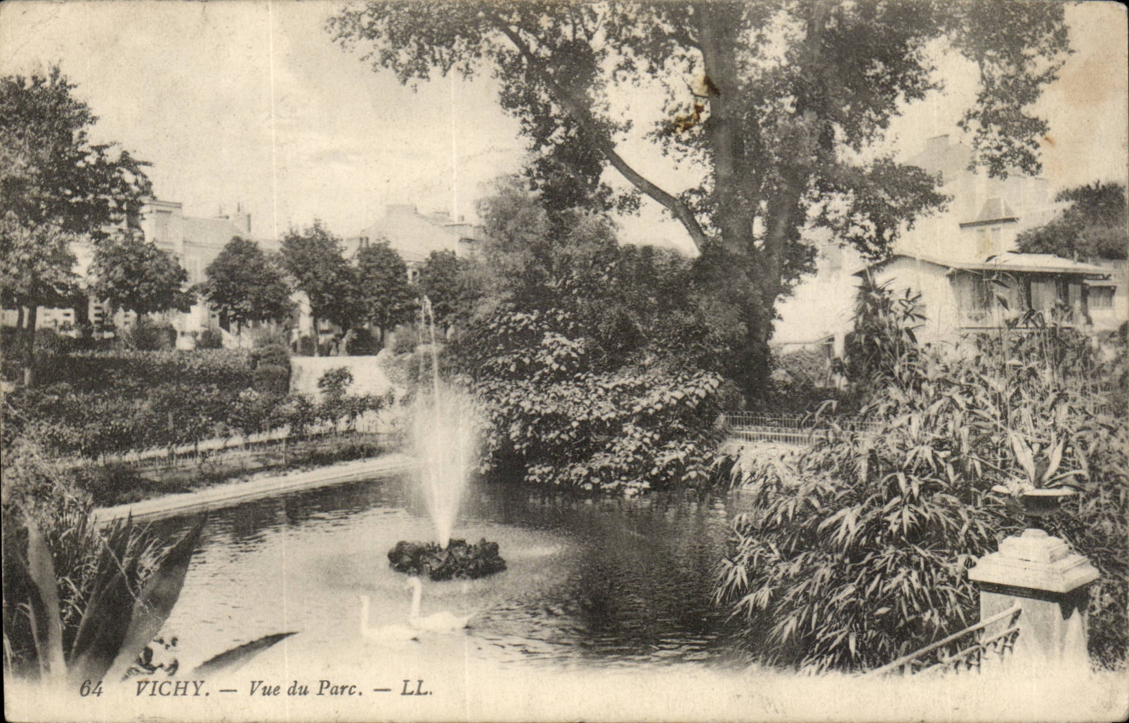 Vichy - Vue du Parc - CPA 