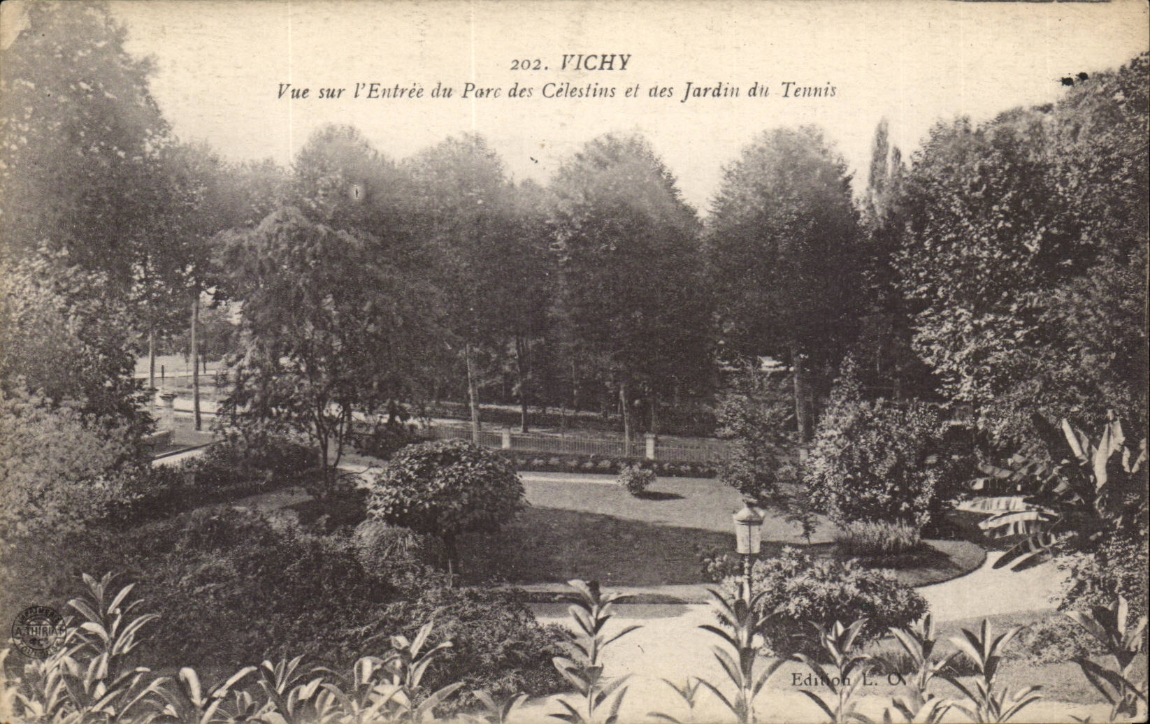 Vichy - Vue sur l'Entree du Parc des Celestins et des Jardins du Tennis - sport - CPA 