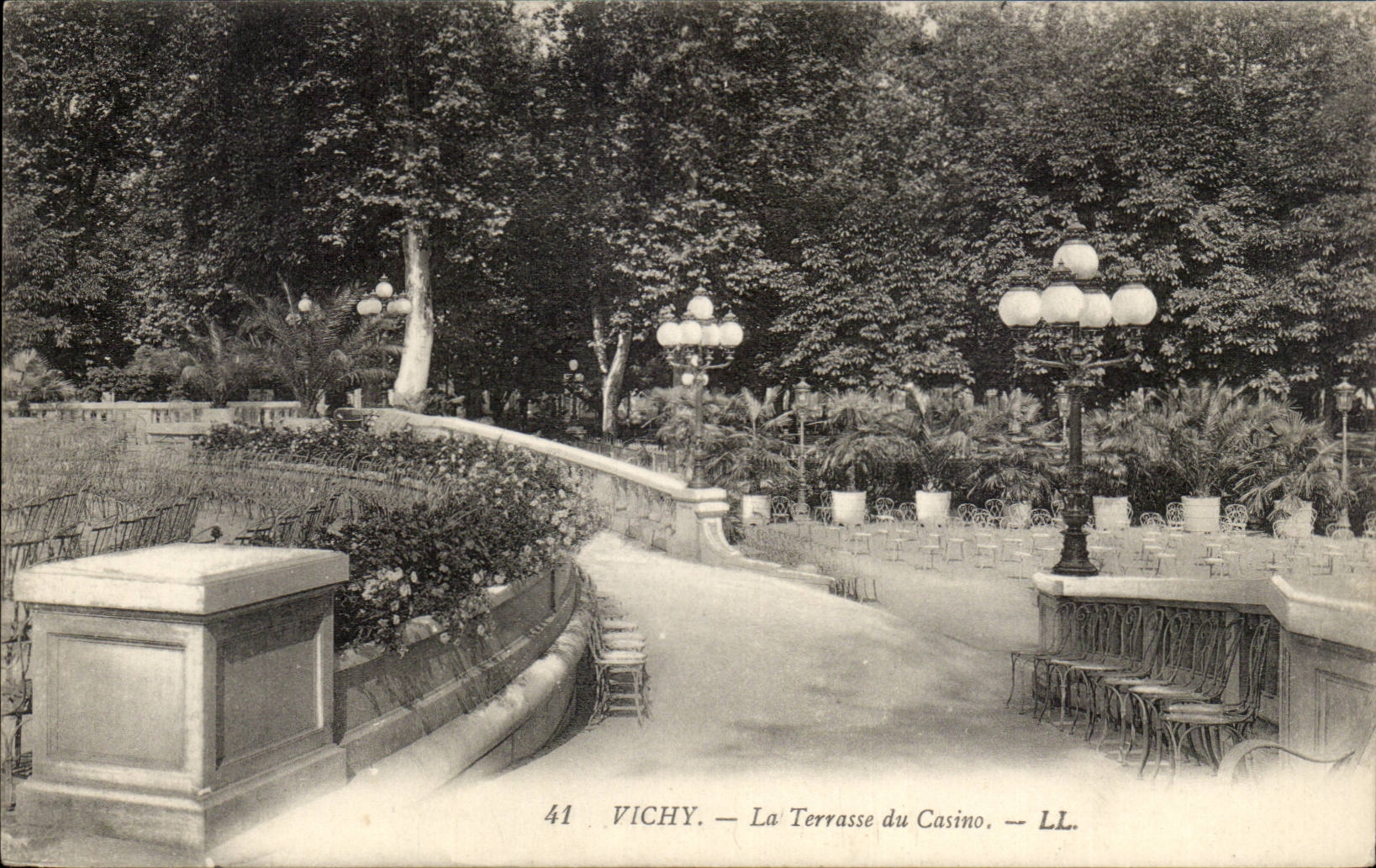 Vichy - La Terrasse du Casino - CPA 