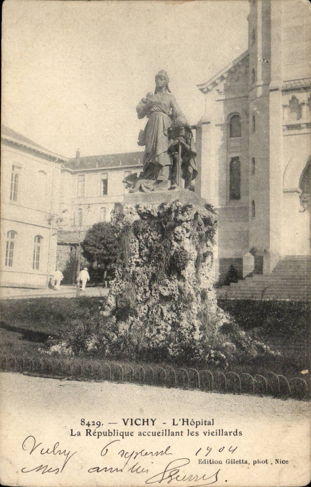 Vichy - L'Hopital - La Republique accueillant les vieillards - CPA 