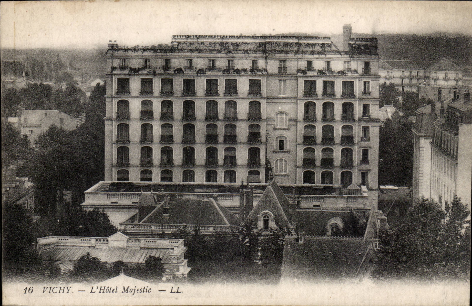 Vichy - L'Hotel Majestic - CPA 