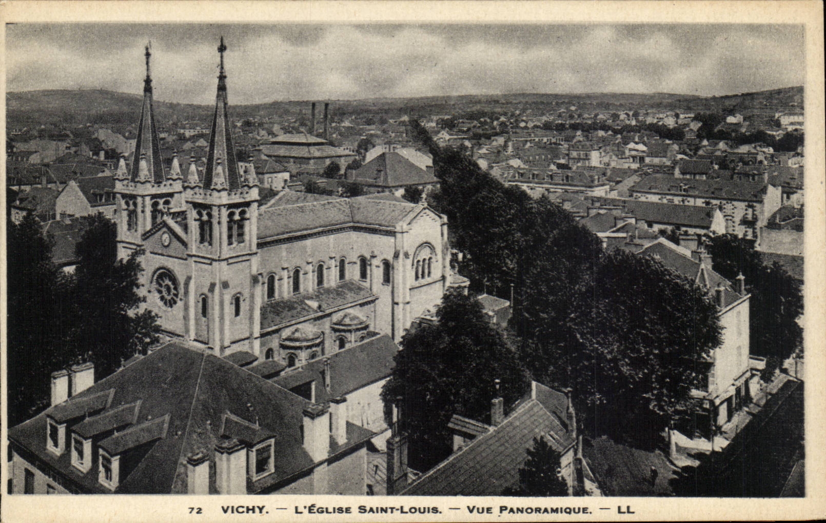 Vichy - L'Eglise Saint Louis - Vue Panoramique - CPA 