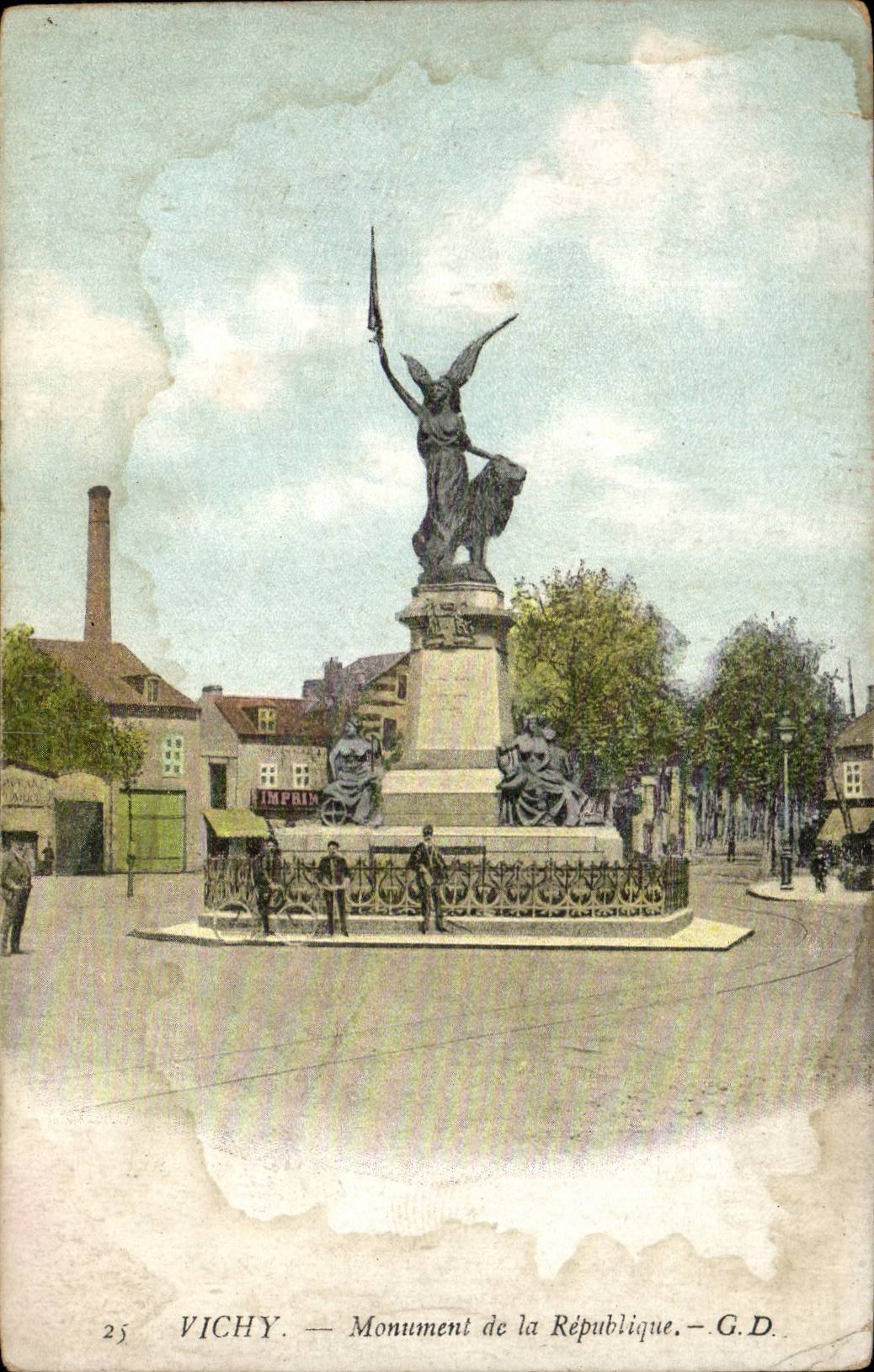 Vichy - Monument de la Republique - CPA 