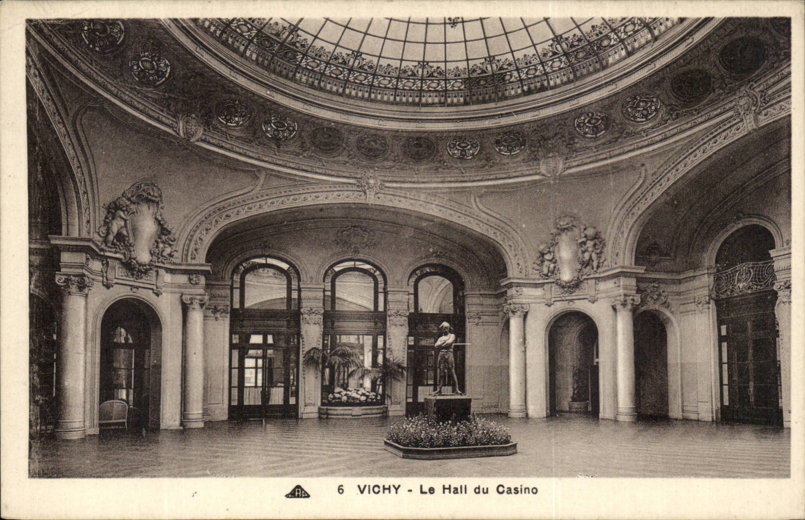 Vichy - Le Hall du Casino - CPA 