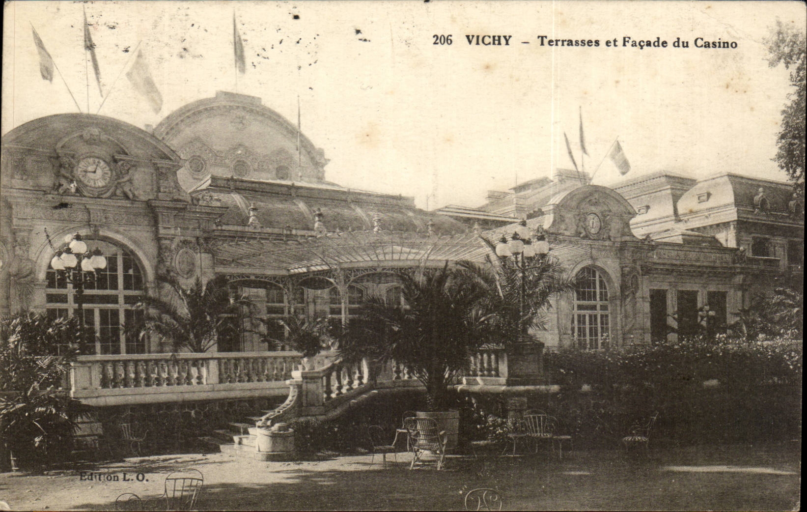 Vichy - Terrasses et Facade du Casino - CPA 