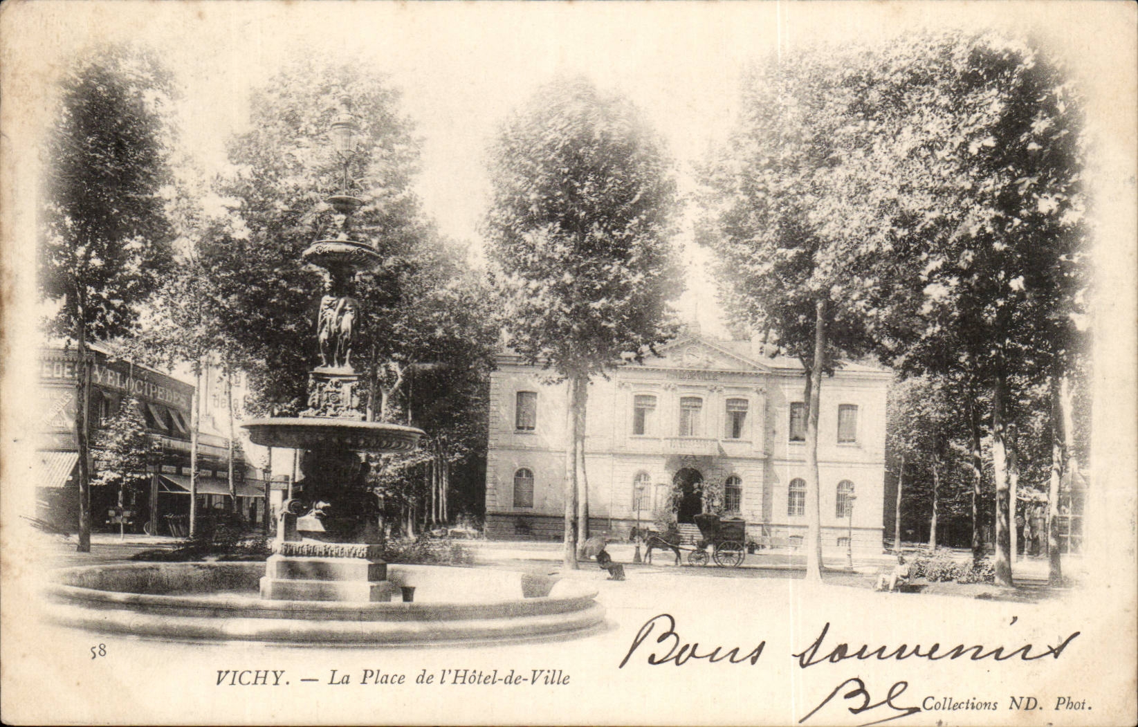 Vichy - La Place de L'Hotel de Ville - CPA 