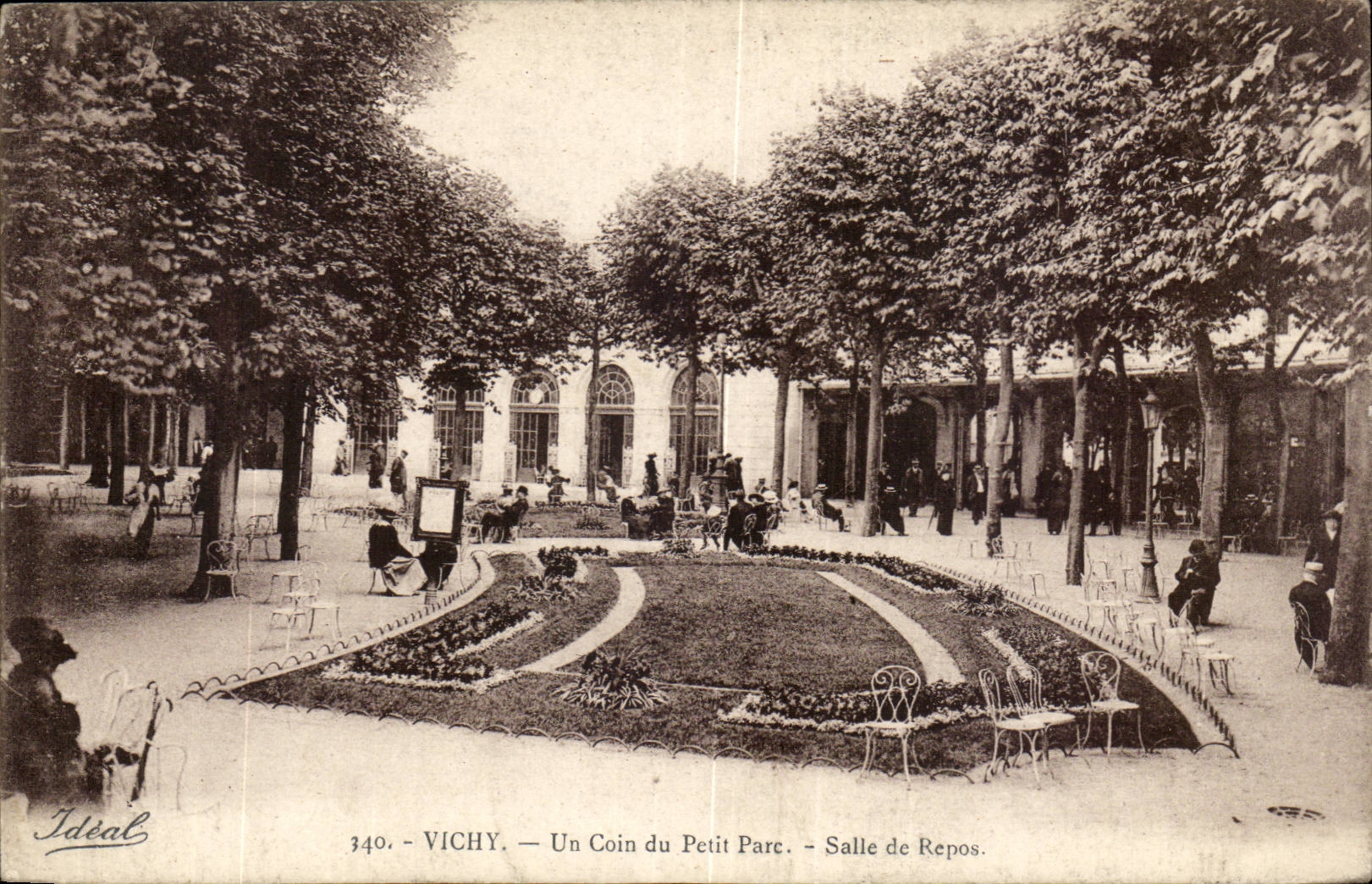 Vichy - Un Coin du Petit Parc - Sale de Repos - CPA 