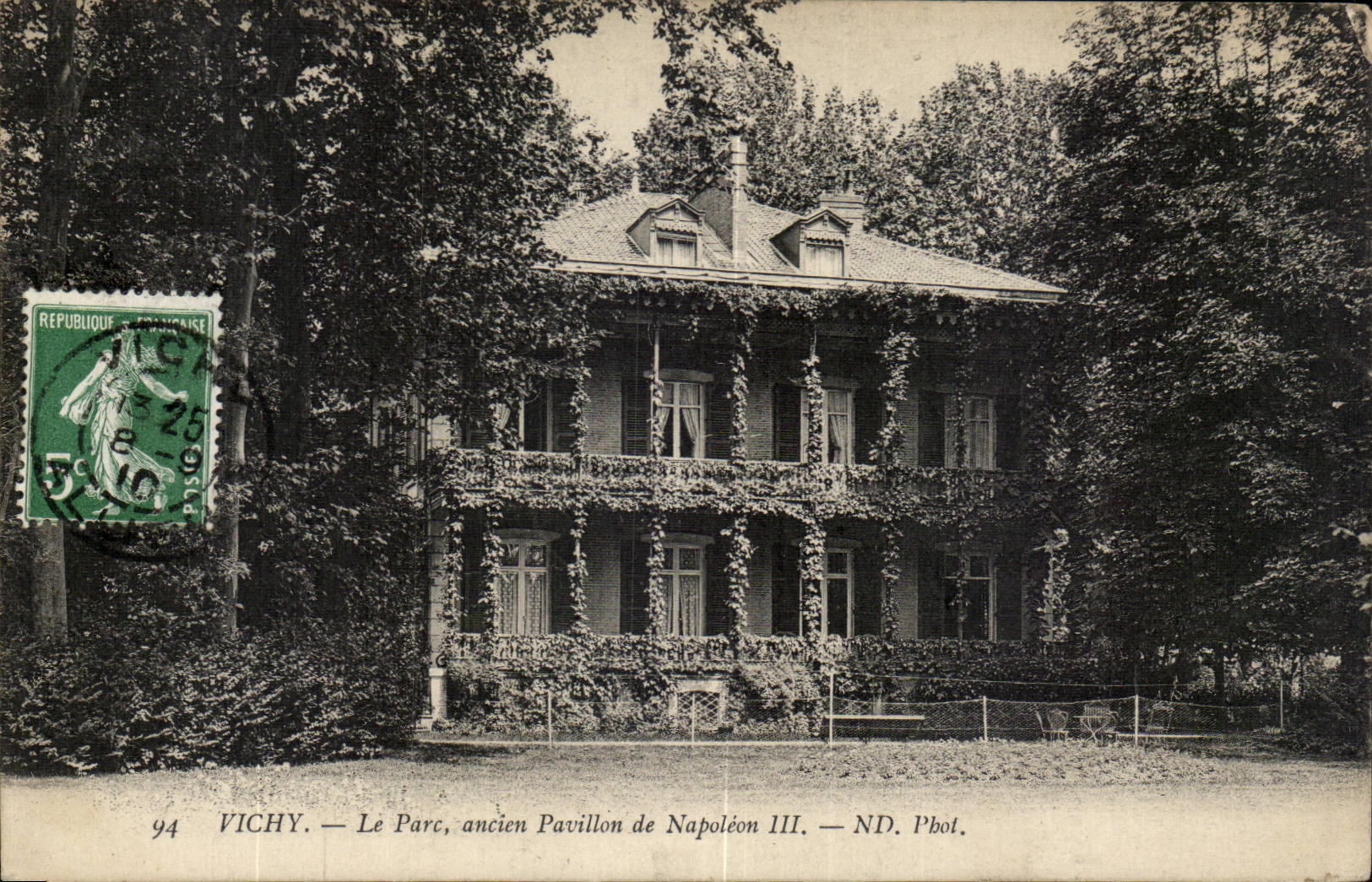 Vichy - Le Parc ancien Pavillon de Napoleon III - CPA 