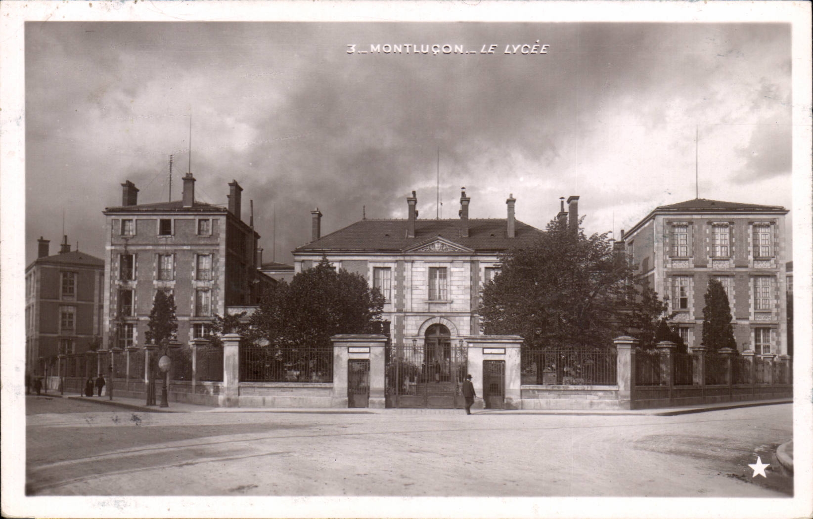 Montlucon - Le Lycee - CPA 