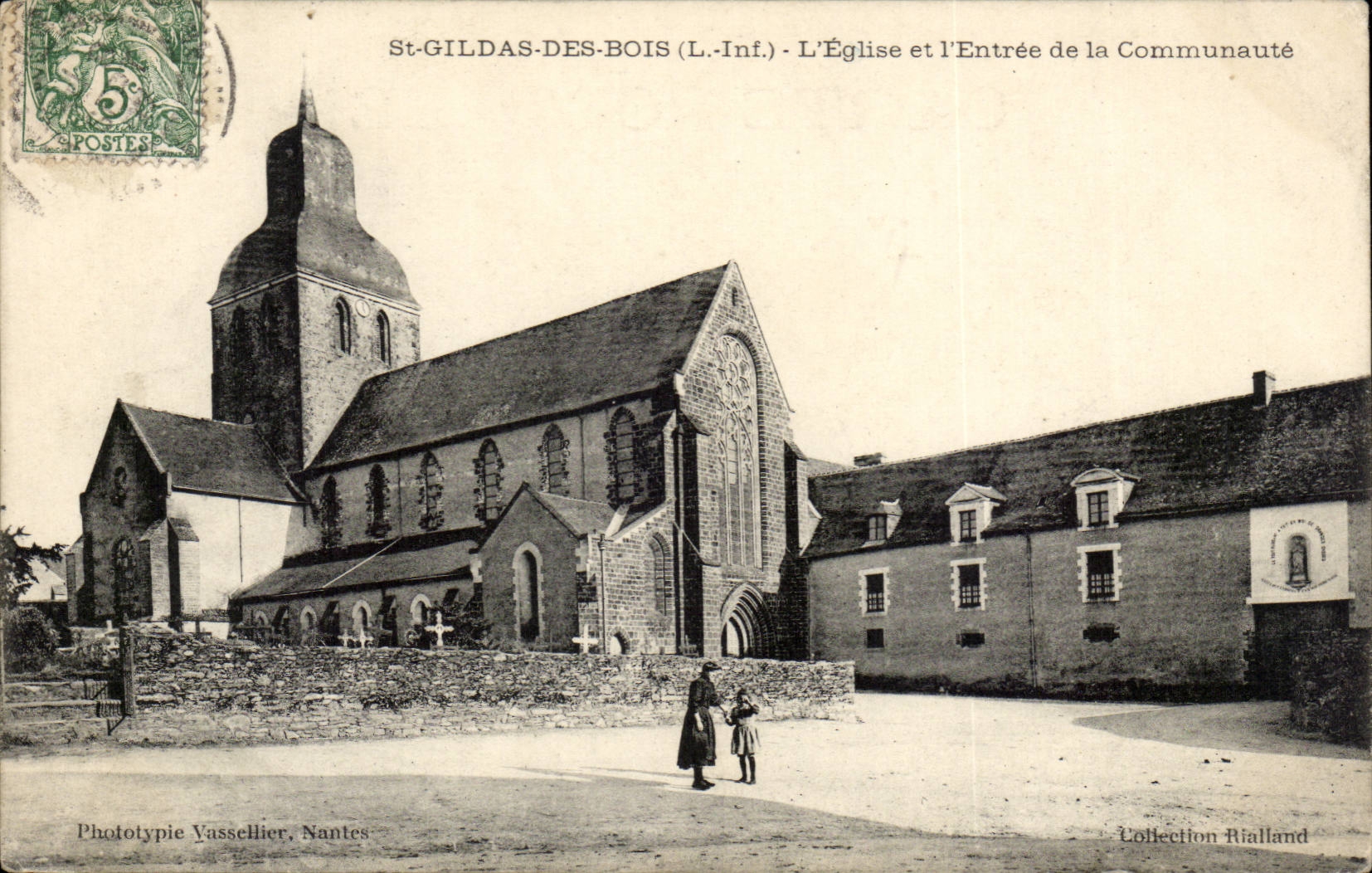 Str Gildas des Holzes - die Kirche und der Eingang der Gemeinschaft - CPA