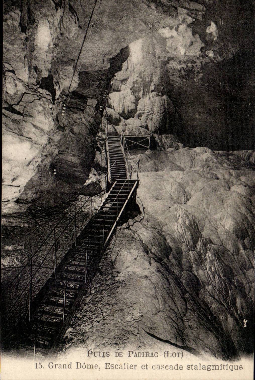 Well of Padirac CPA Large dome Staircase and cascades stalagmitic