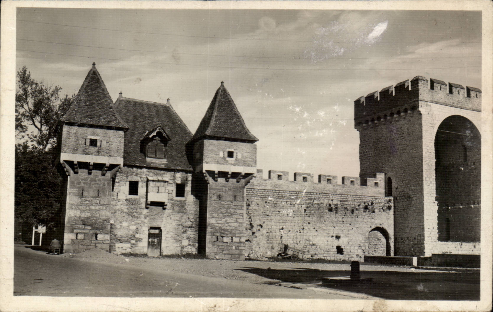 Cahors CPA the weephole (old body of guard) and the tower of Hung