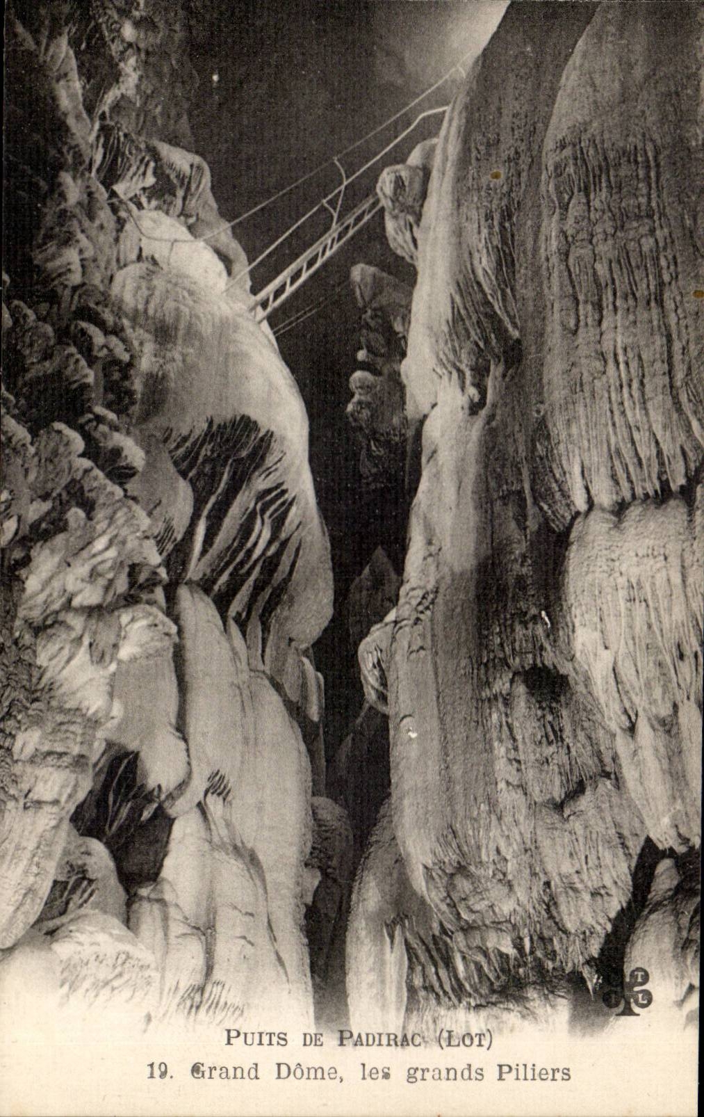 Well of padirac CPA Large dome large pillars