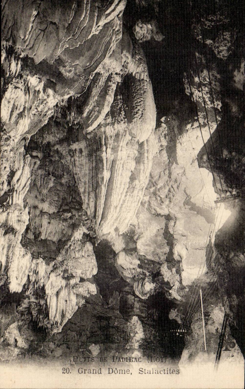 Well of padirac CPA Large dome stalactites