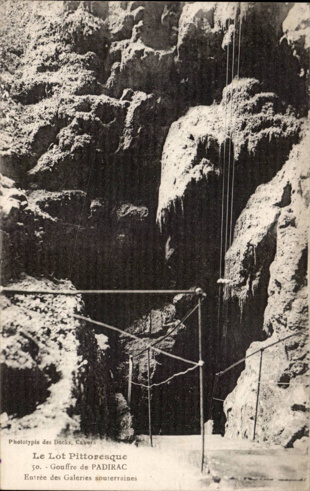 CPA Pit of Padirac Entrance of the underground galleries