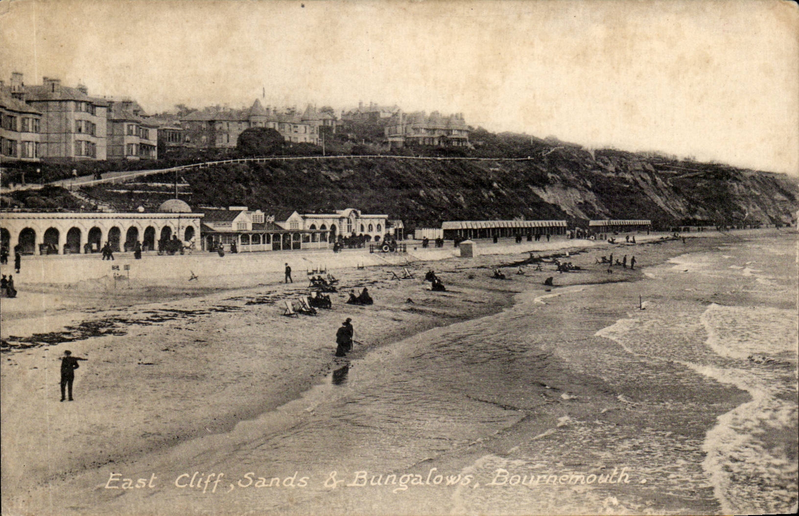 Grande Bretagne Great Britain CPA East cliff Sands and bungalows Bournemouth