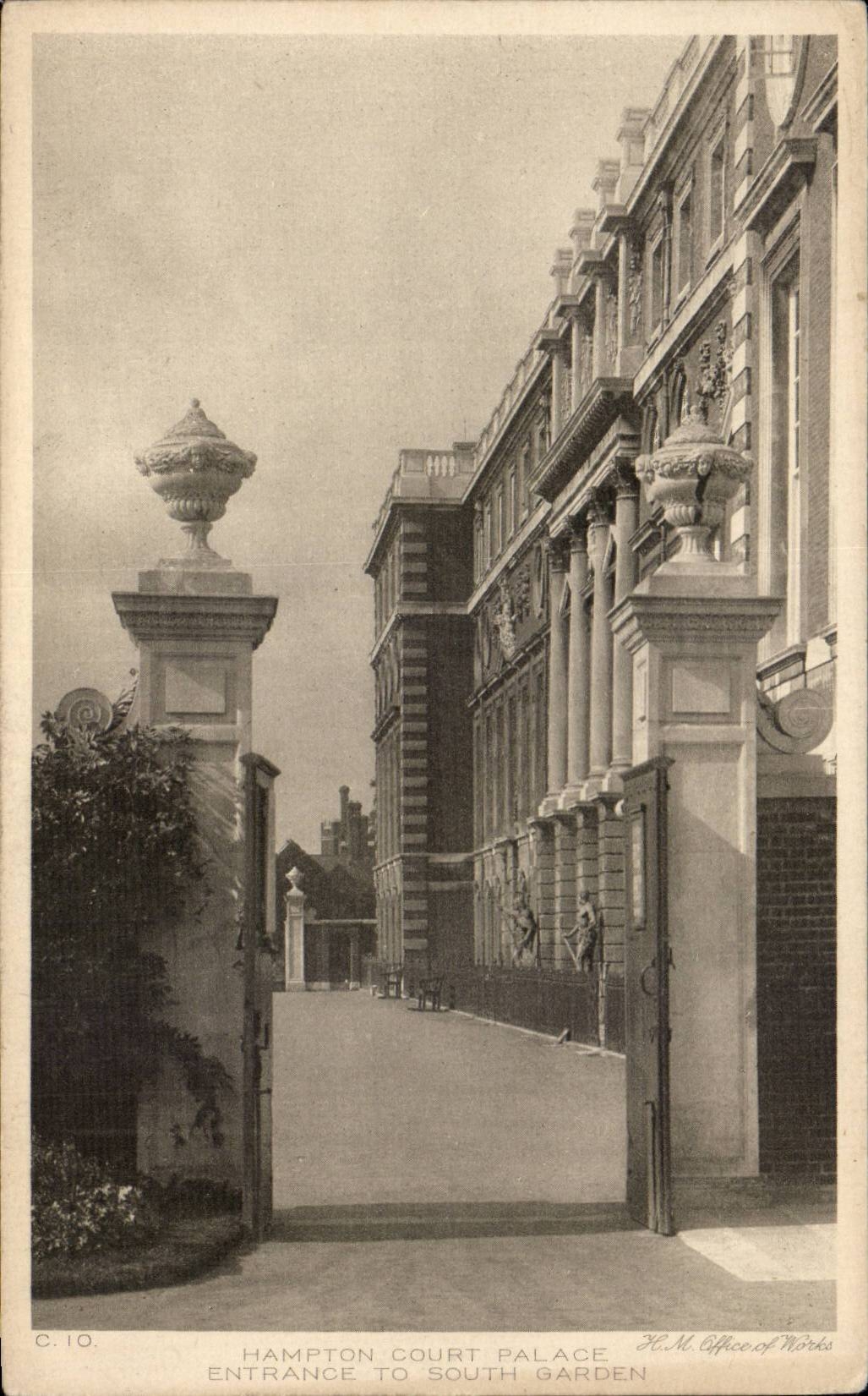 The United Kingdom CPA Hampton short de luxe hotel Fan-in to south garden