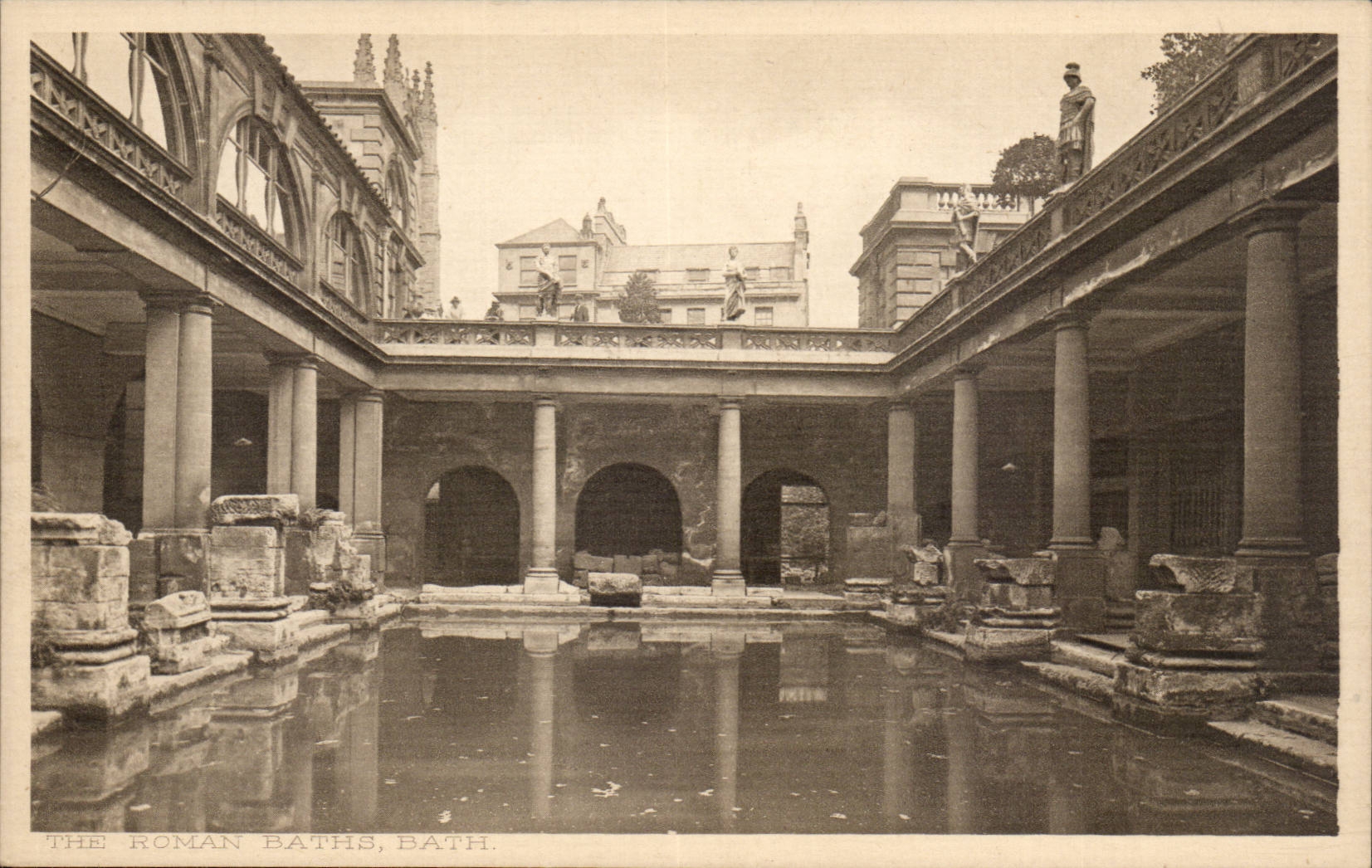 Grande Bretagne Great BRitain CPA The roman bath Bath
