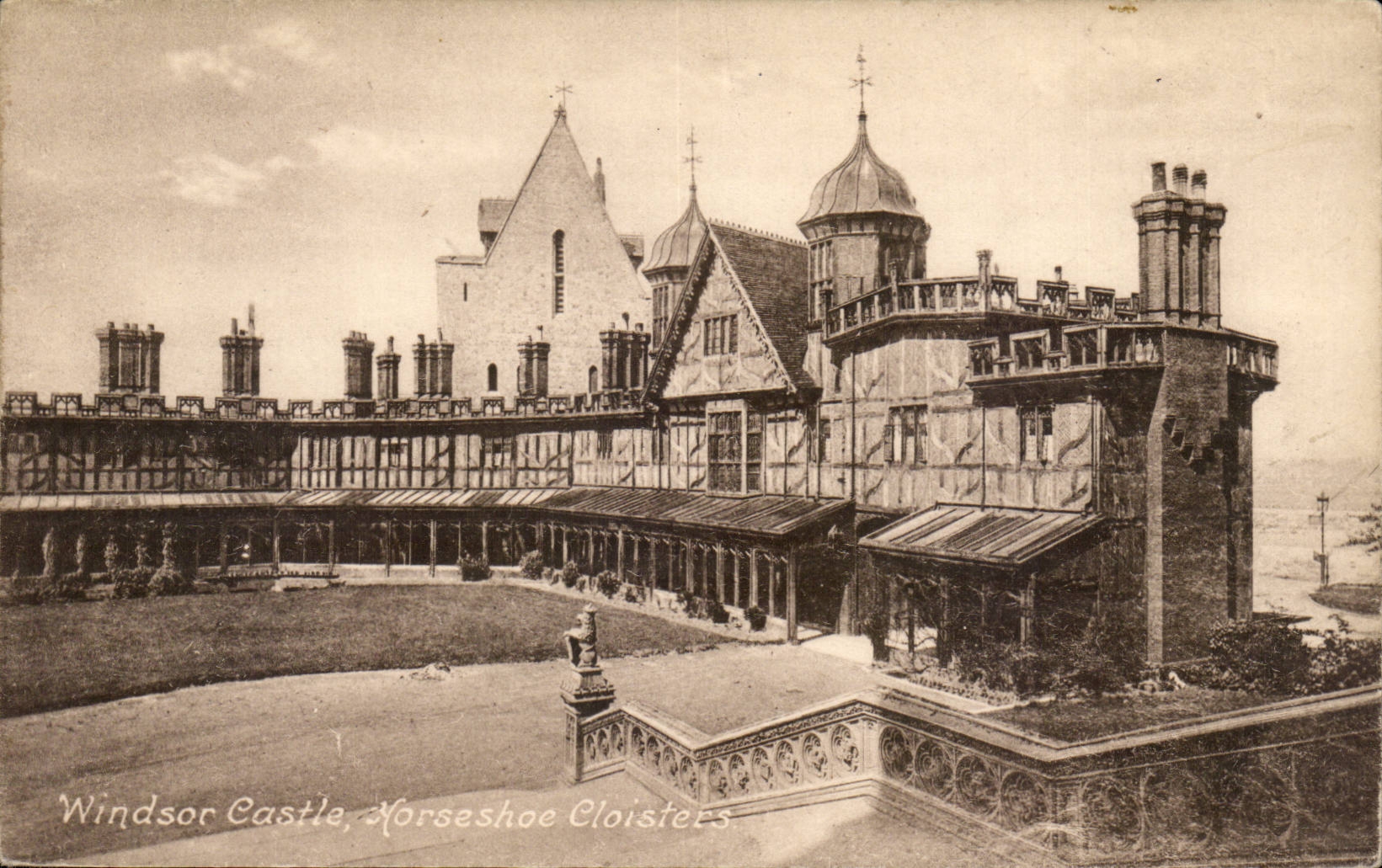 The United Kingdom Great BRitain MODERN CARD Windsor Castle Horshoe Cloisters