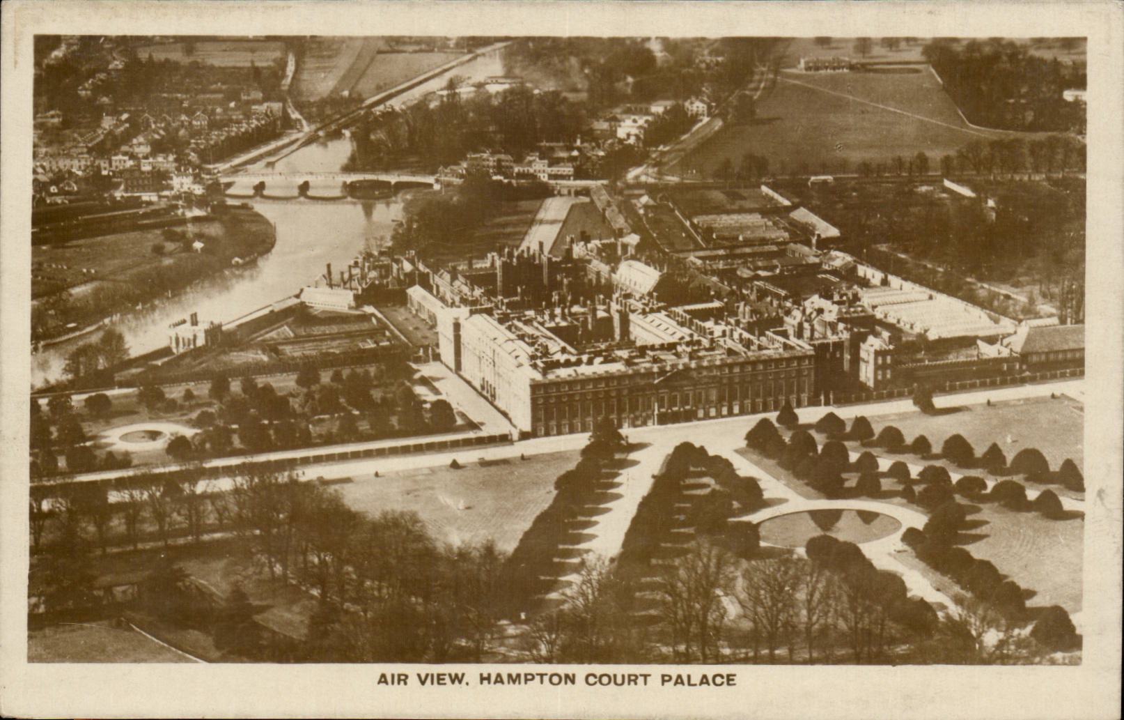 The United Kingdom Great BRitain CPA air view Hampton Court de luxe hotel