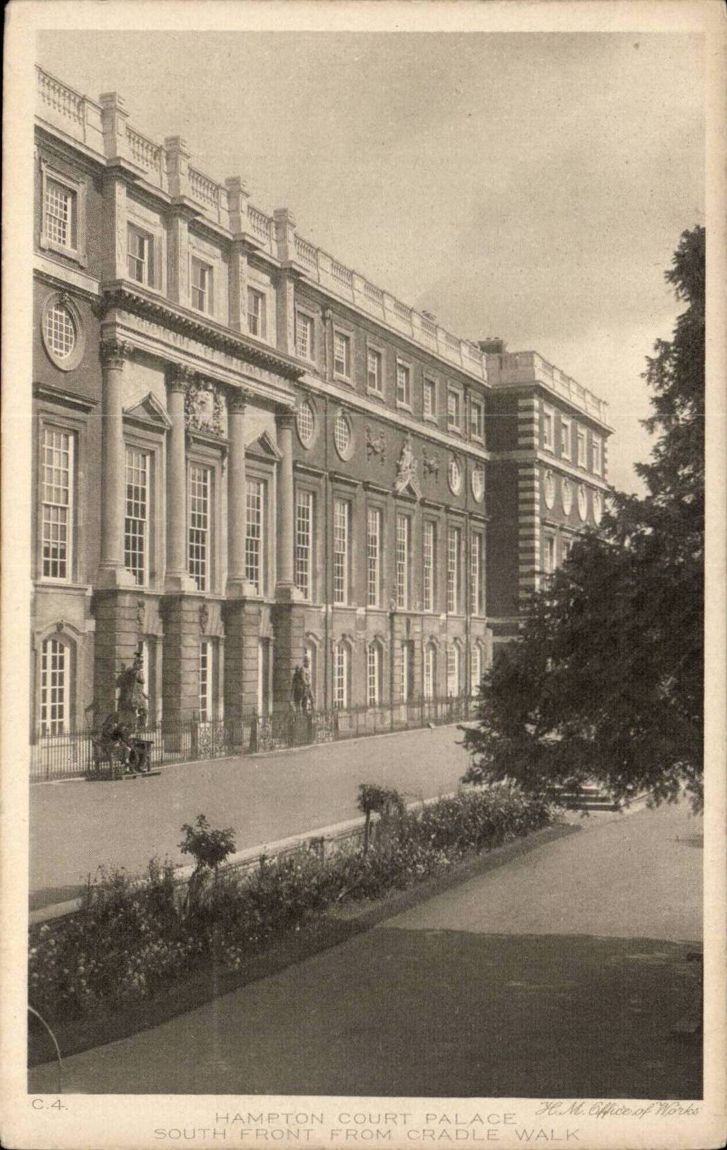 The United Kingdom the United Kingdom CPA Hampton short de luxe hotel South face from Cradle walk