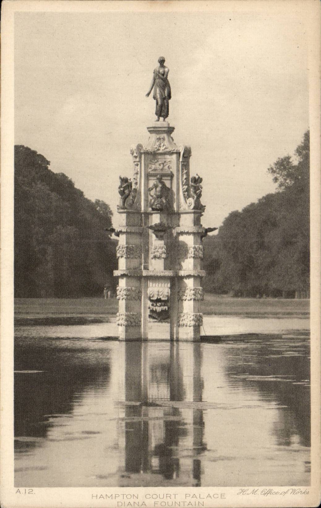 The United Kingdom the United Kingdom CPA Hampton short de luxe hotel Diana Fountain