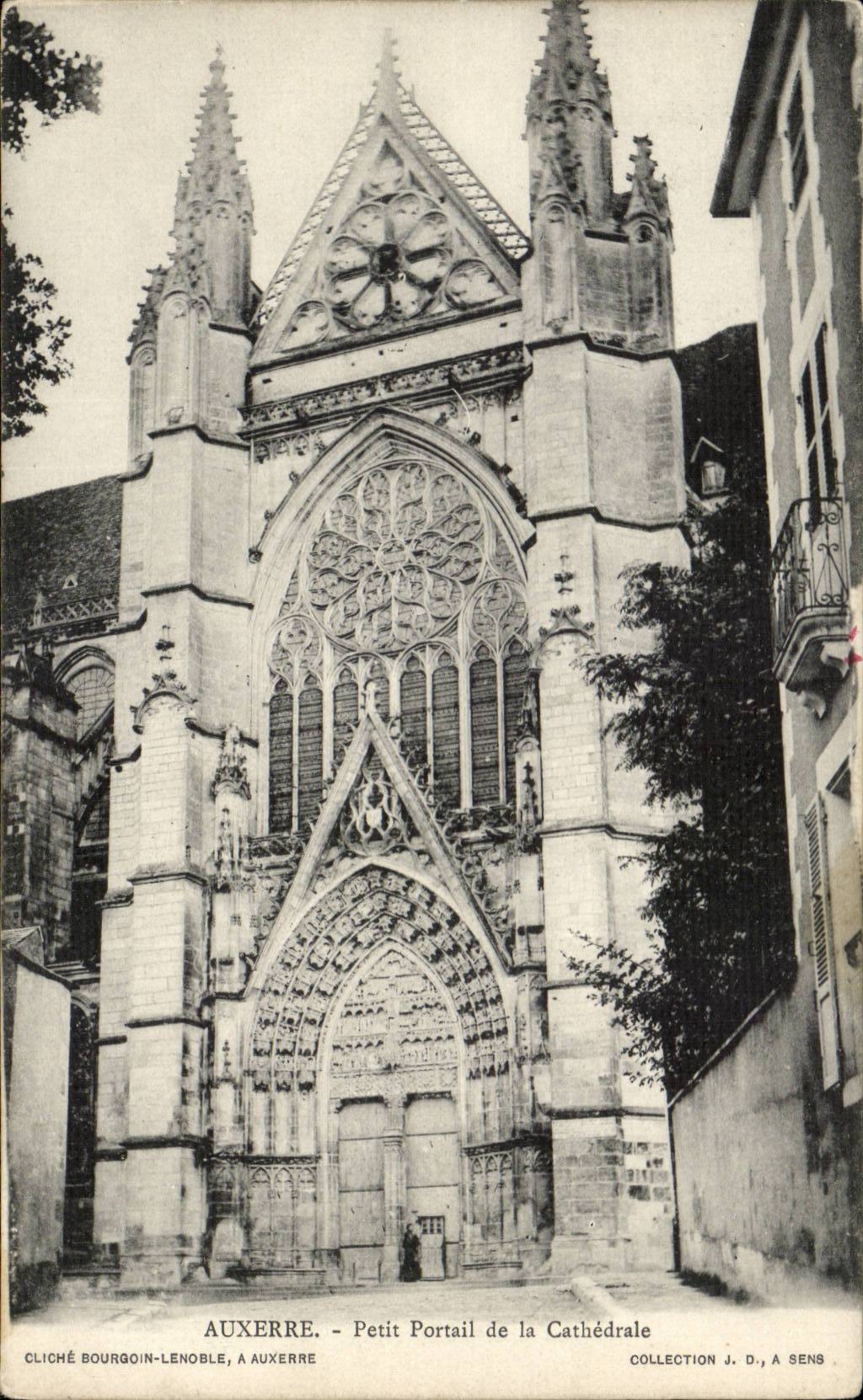Auxerre CPA Small gate of the cathedral