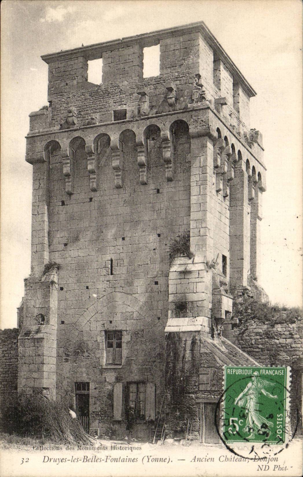 Druyes beautiful fountains CPA Old castle Keep