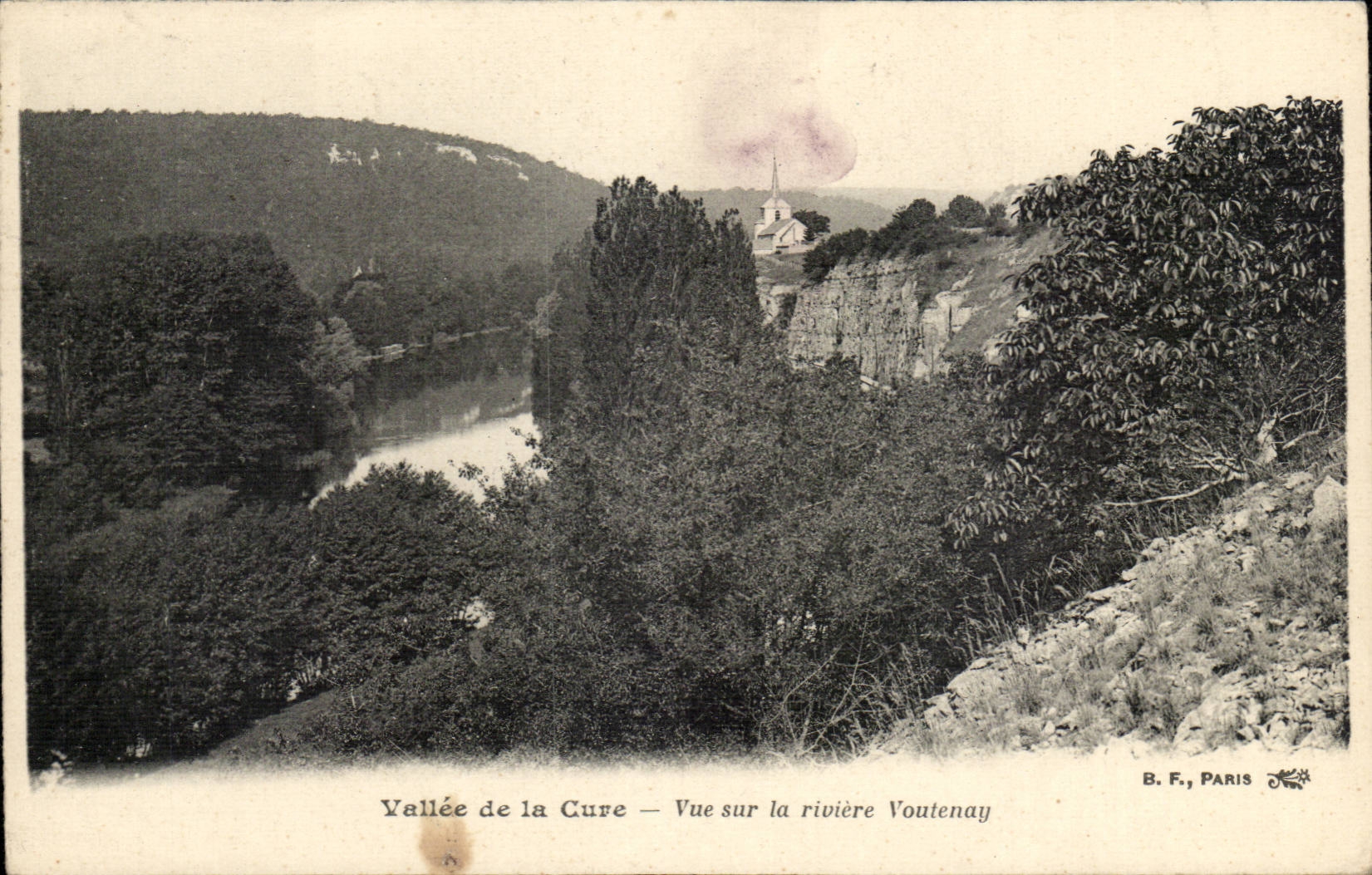 Valley of Cure CPA Seen on the rivier Voutenay