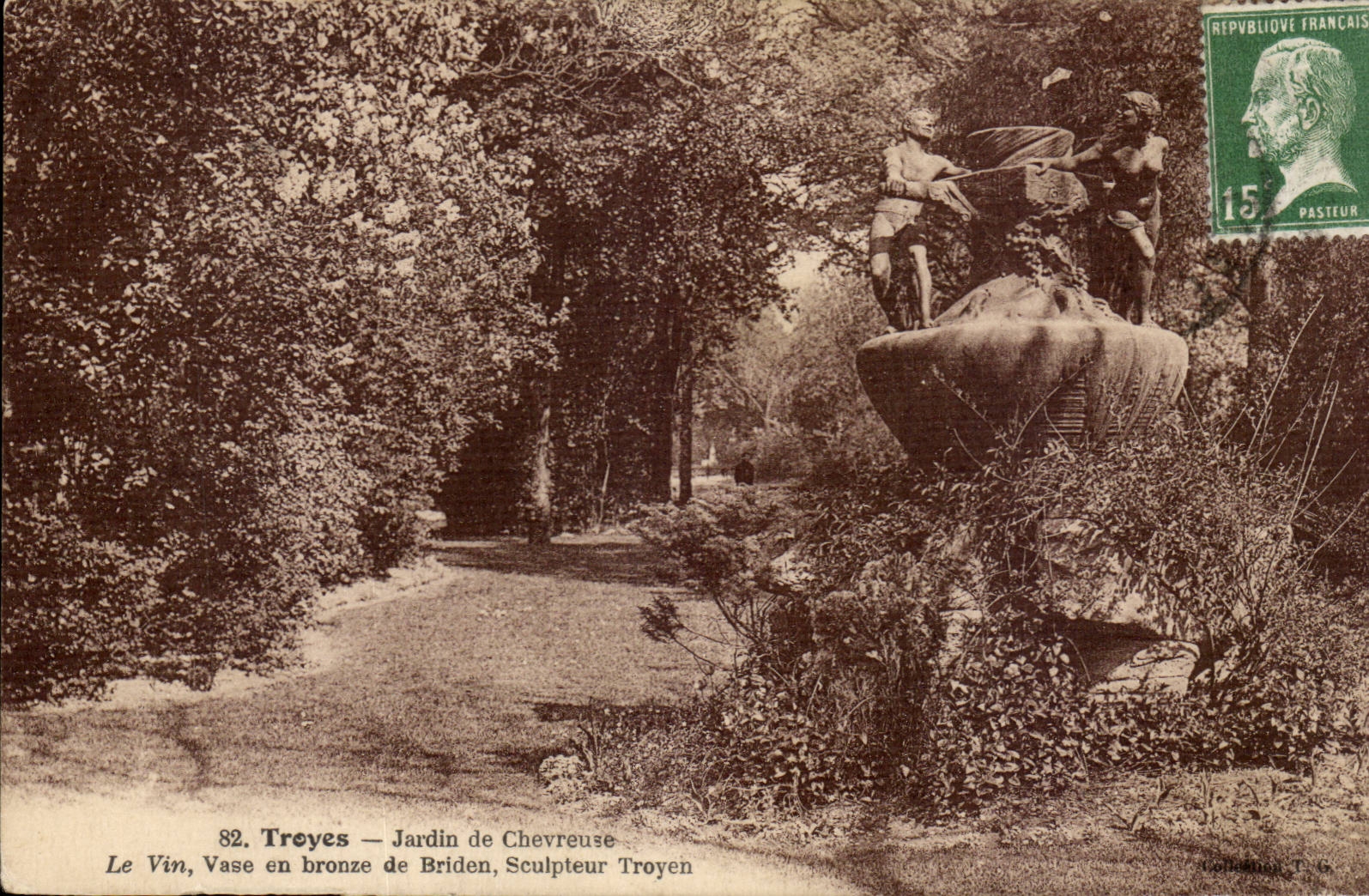 Troyes CPA Garden of Chevreuse the wine vase out of bronze of Briden Troyes sculptor