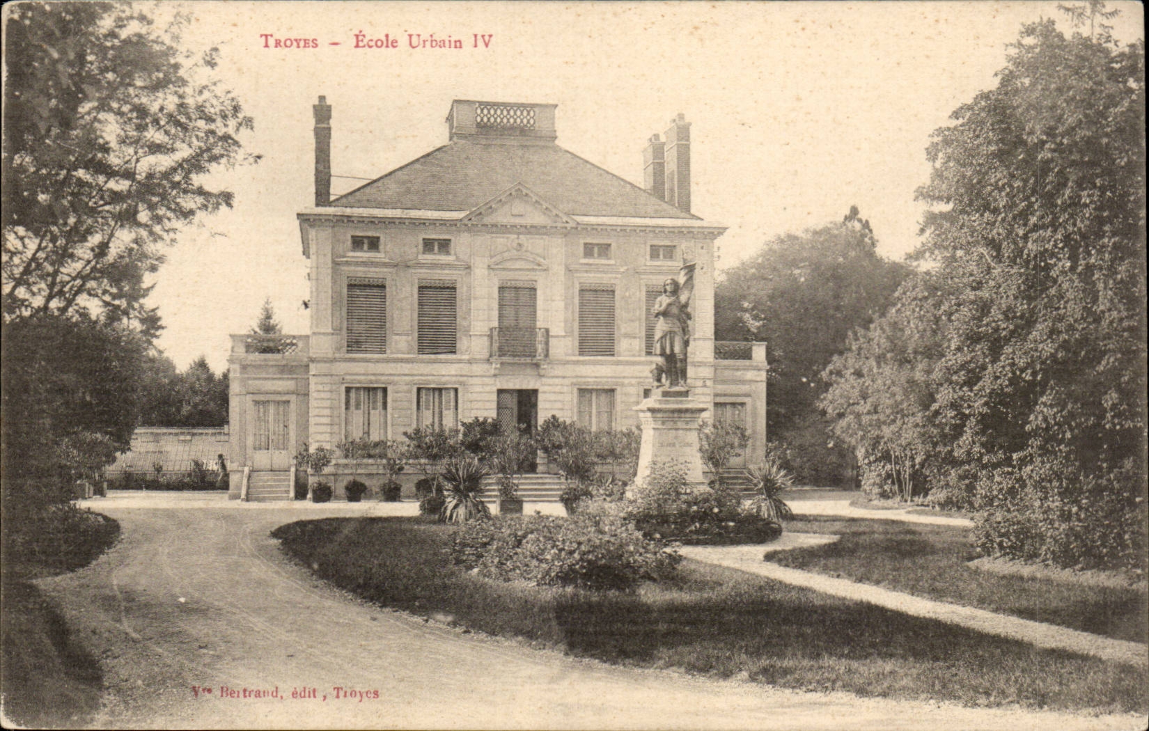 Troyes - School Urbain IV CPA