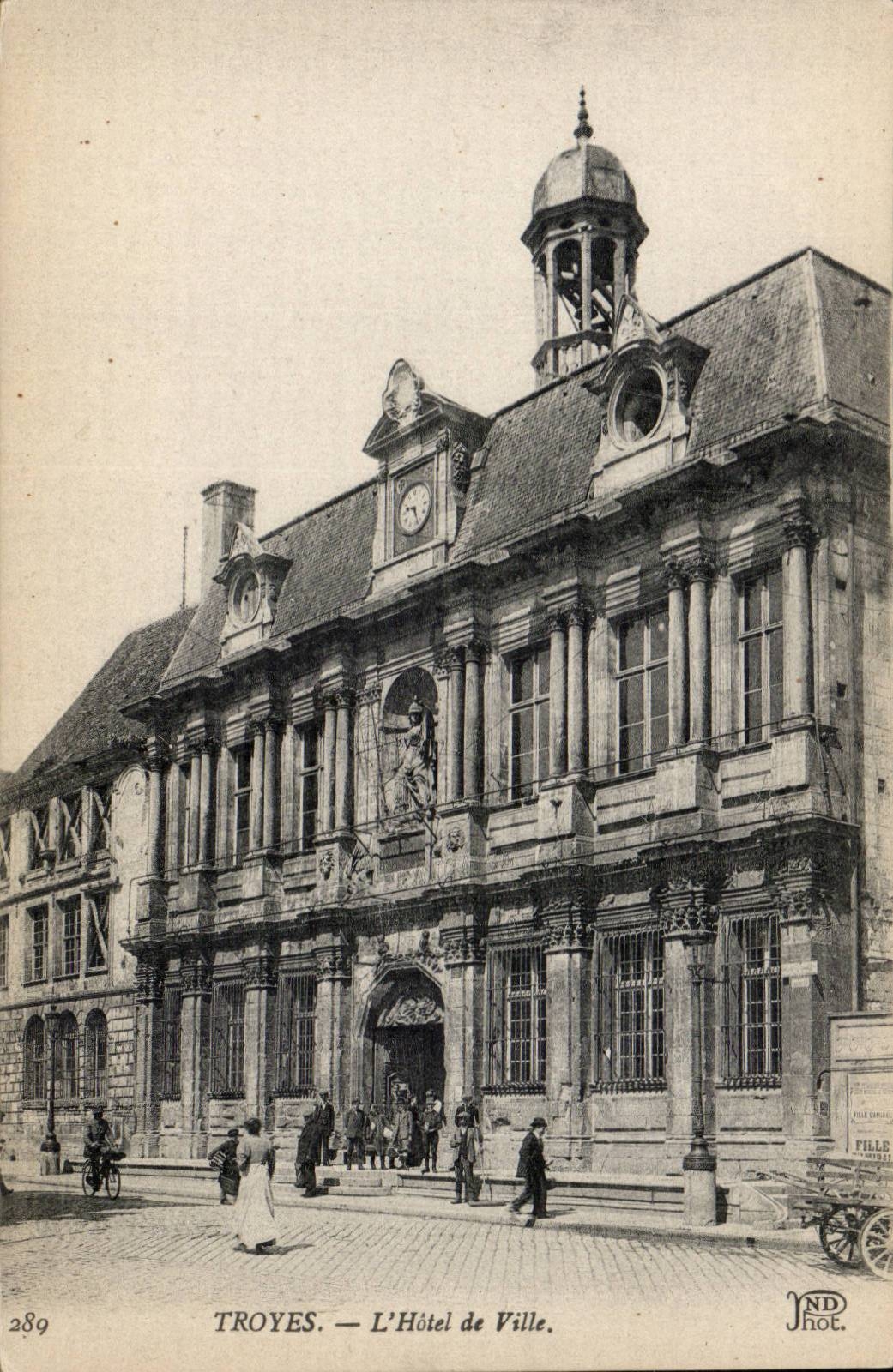 Troyes - the Town hall - CPA