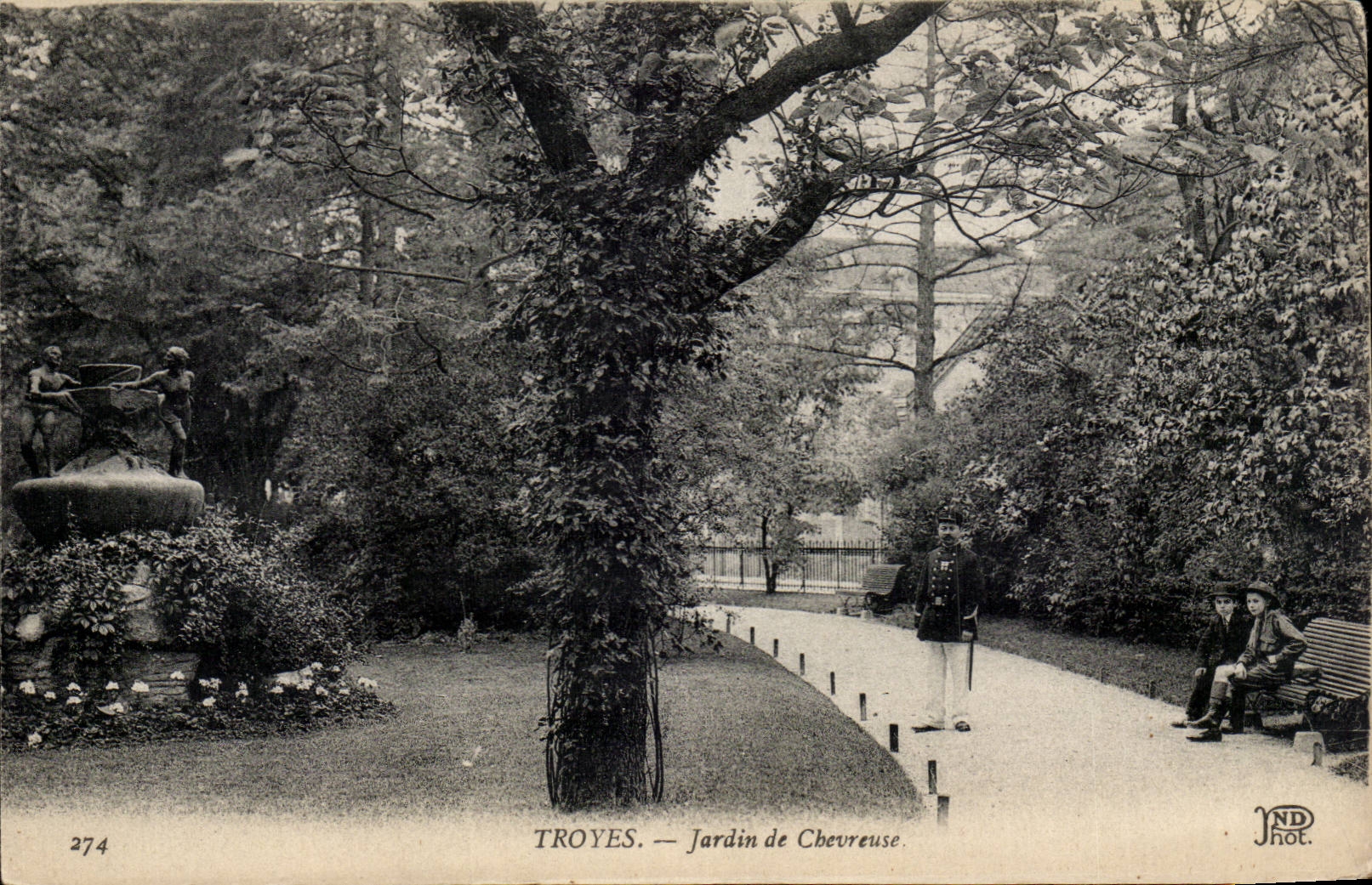 Troyes - Garden of Chevreuse - CPA