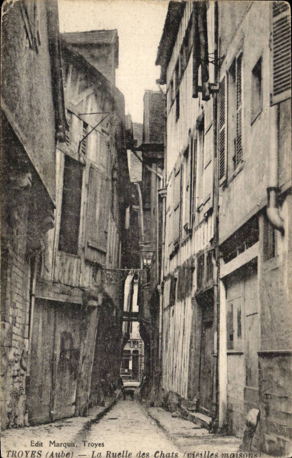 Troyes CPA the lane of the cats (old women houses)