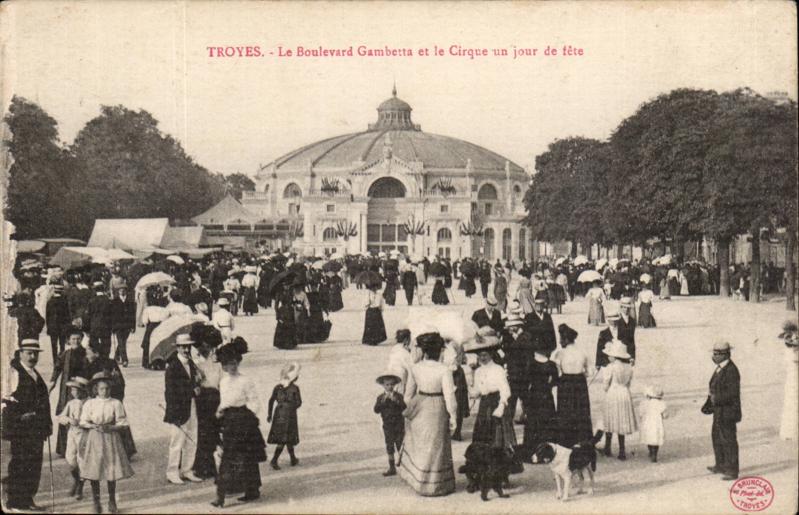 Troyes CPA the Gambetta boulevard and the circus one feastday