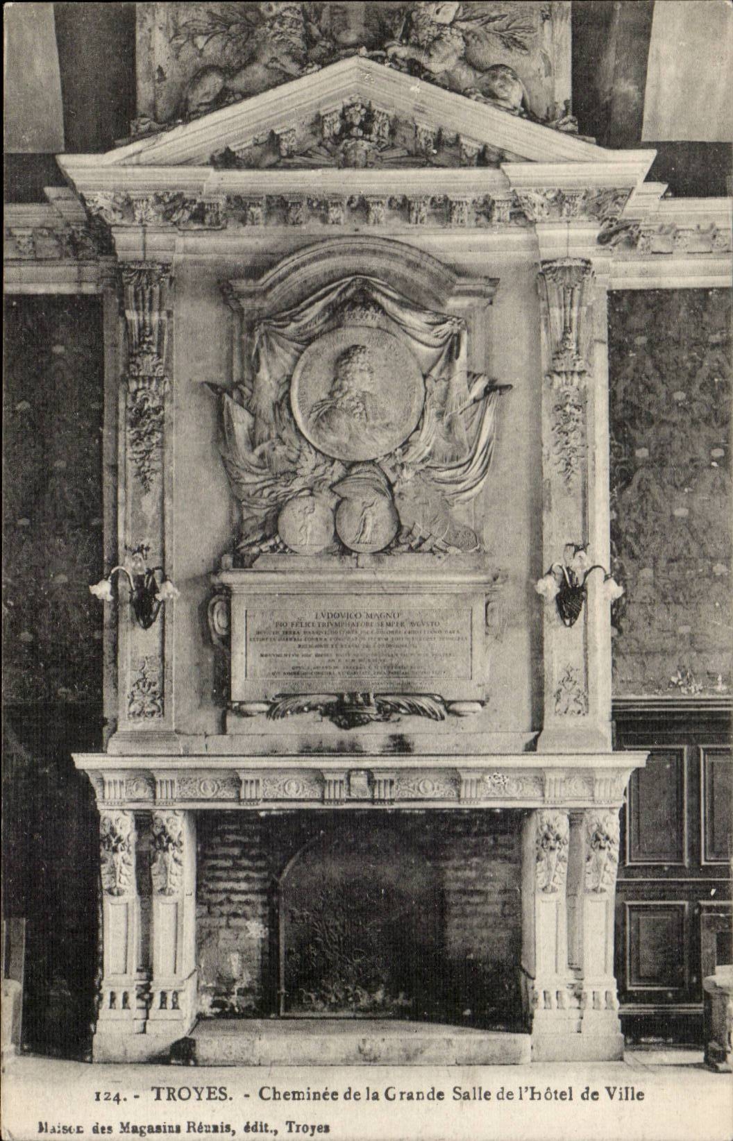 Troyes CPA Chemniee of the big room of the town hall