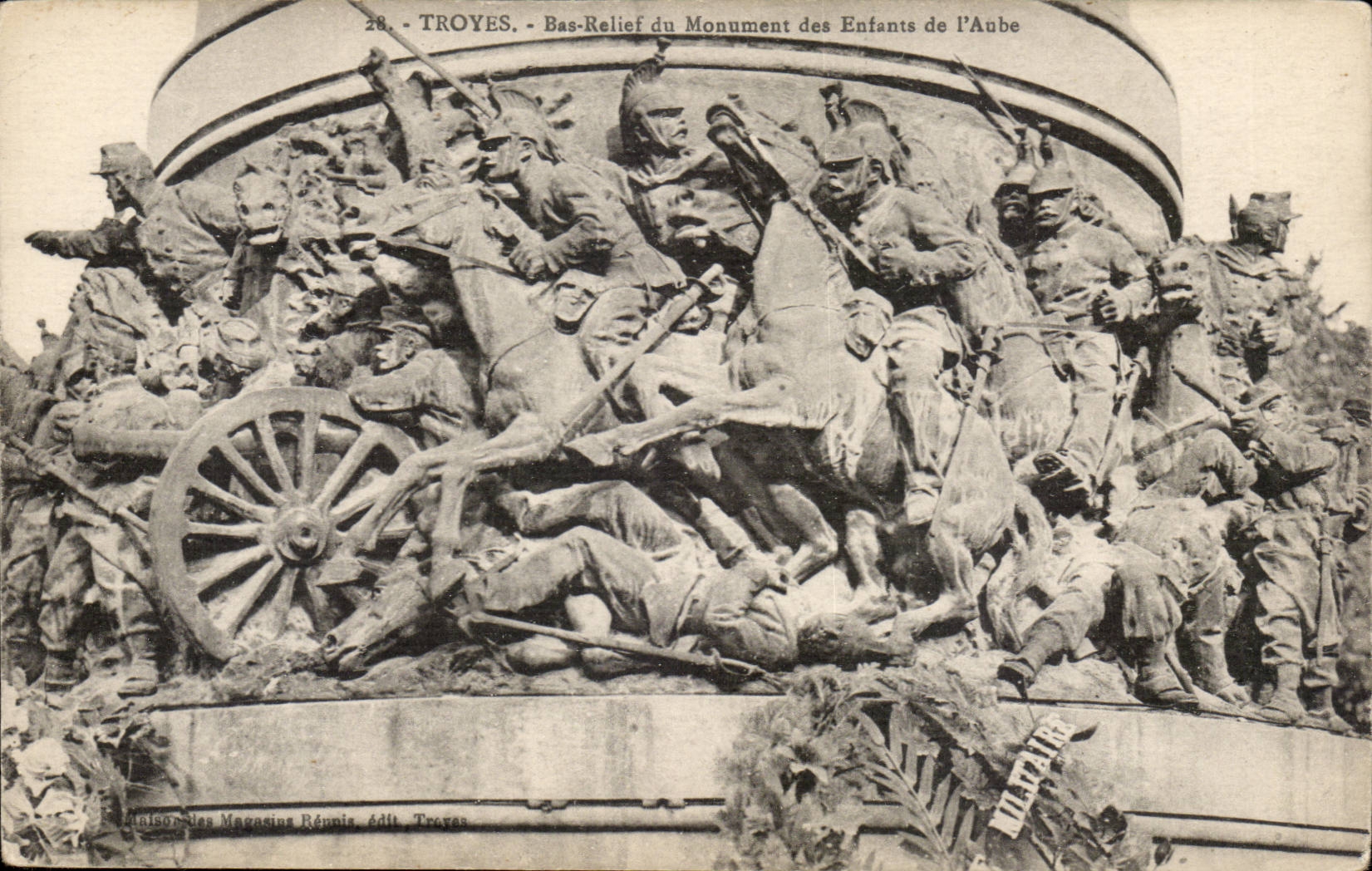 Low Troyes CPA relief of the monument of the children of the paddle