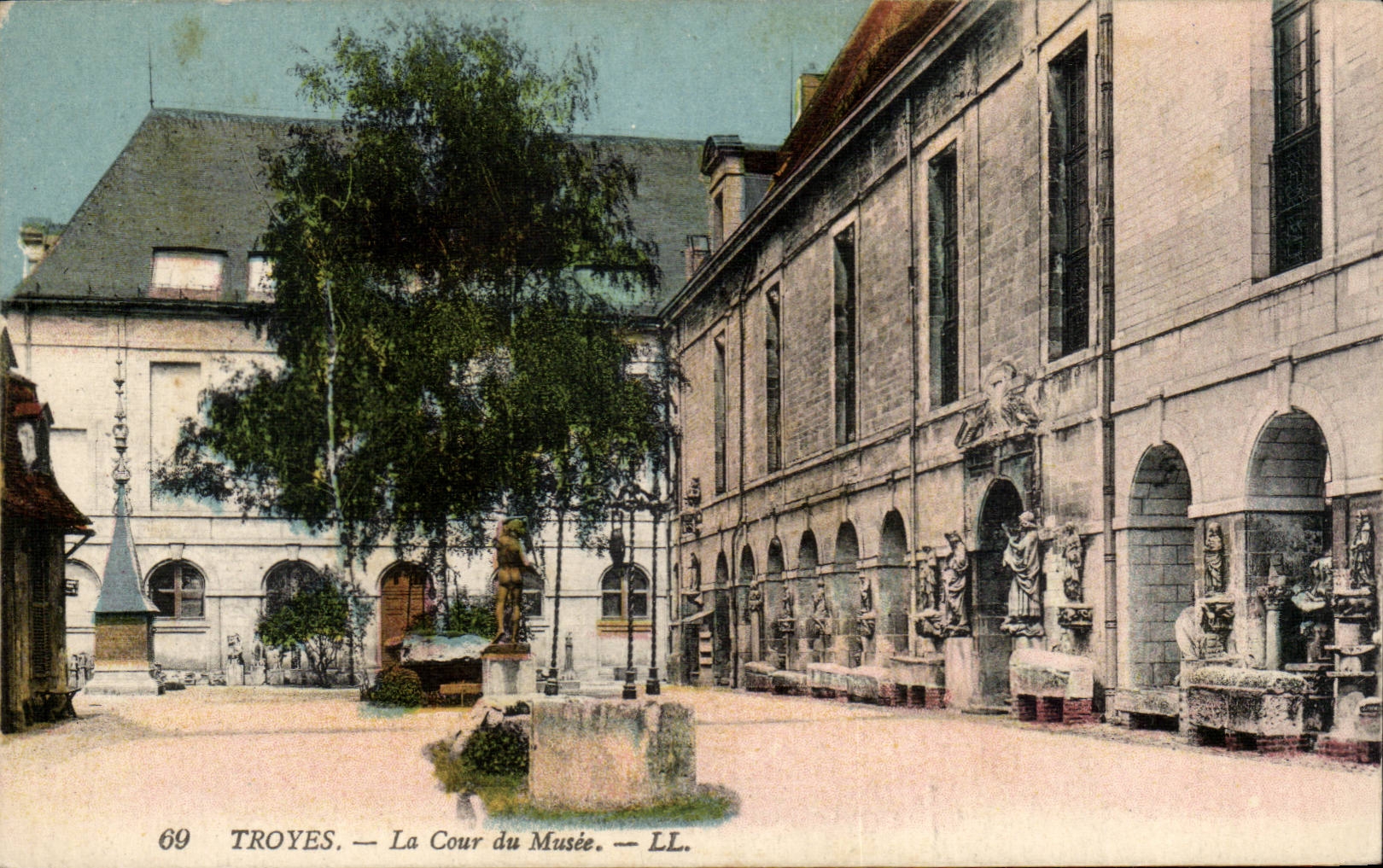 Troyes CPA court of the museum