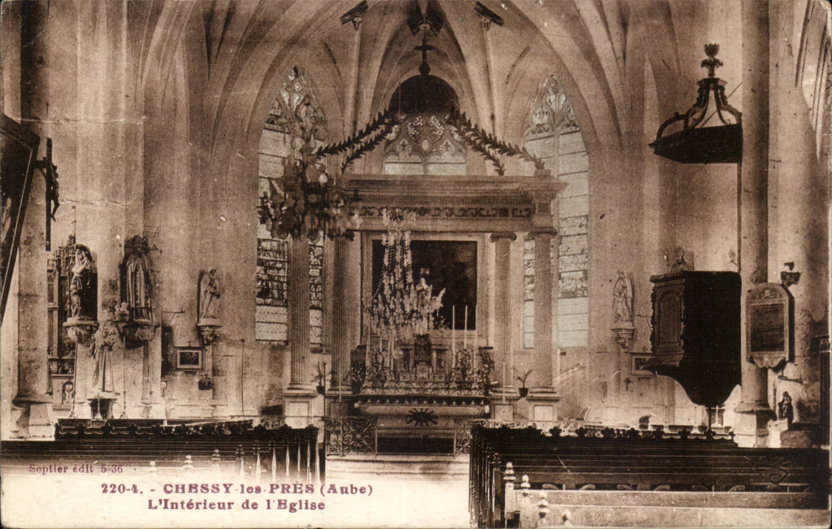 Chassy naher Innenraum CPA der Kirche