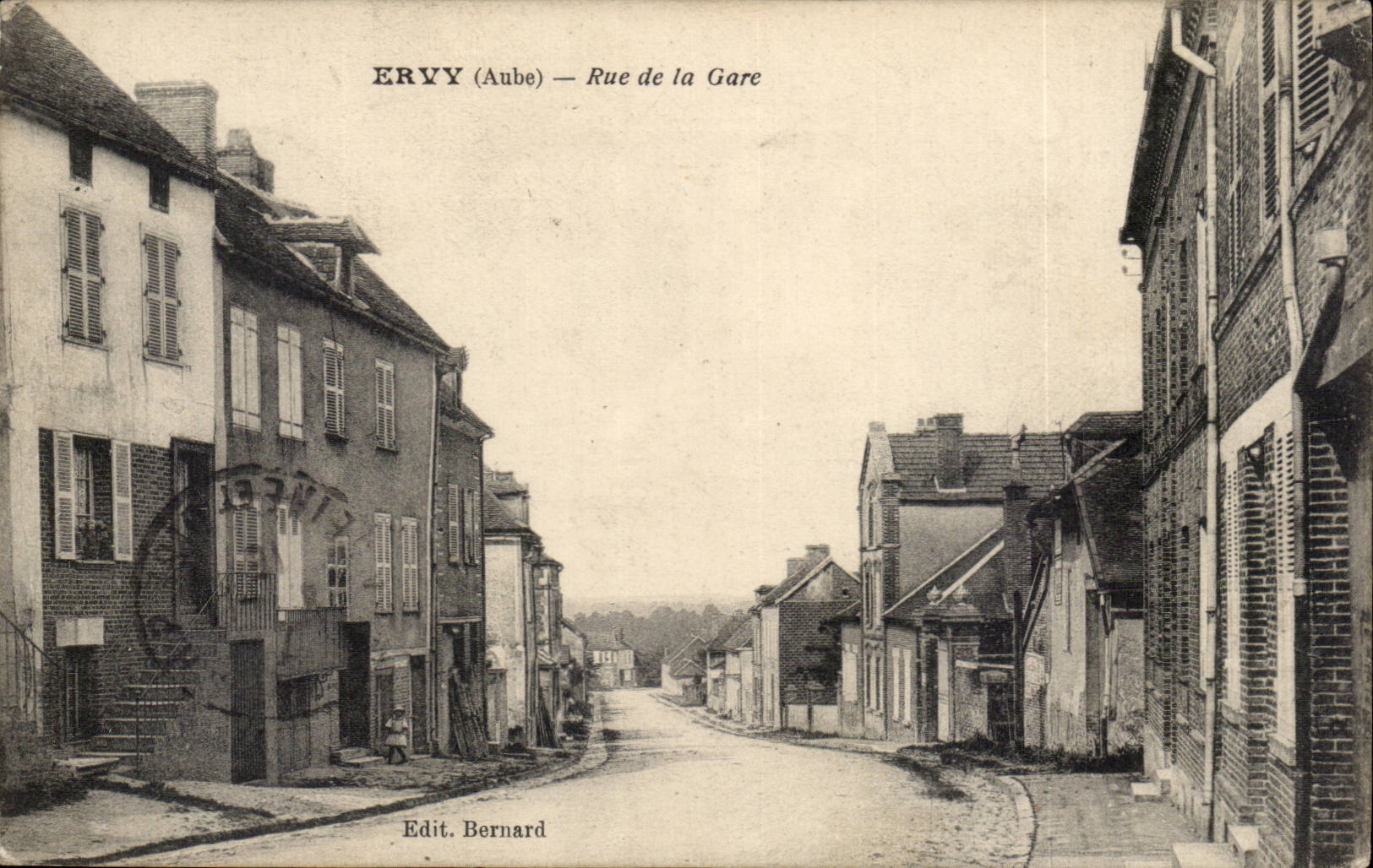 Ervry - Street of the Station - CPA