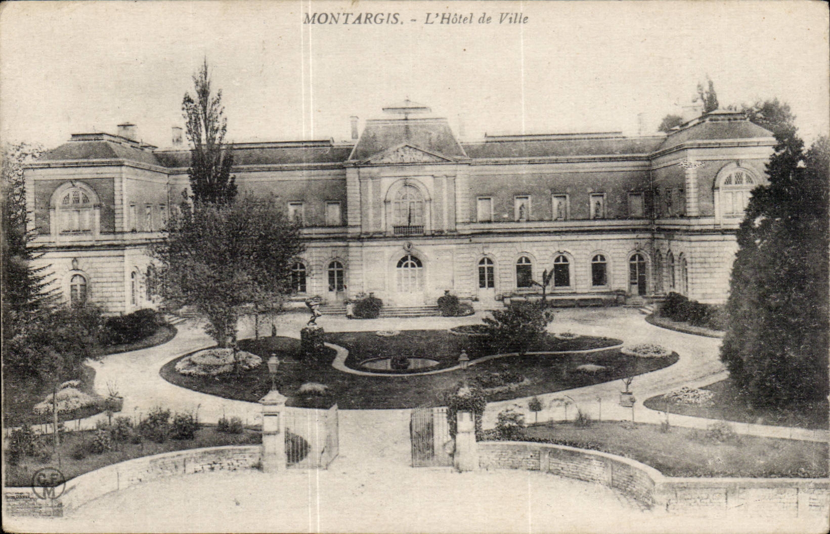 Montargis cPA the town hall