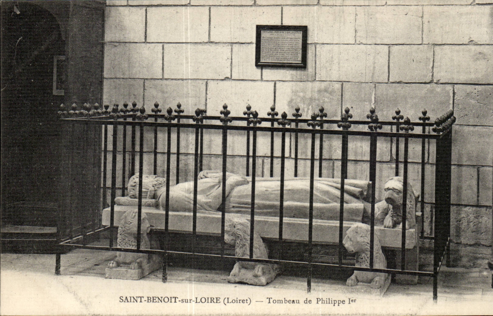 Saint Benoit on the Loire CPA Tomb of Philippe 1st
