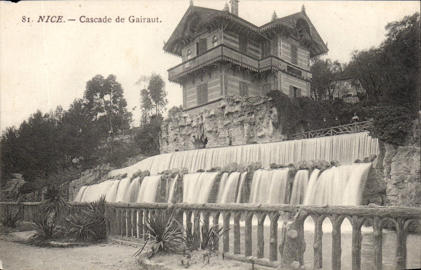 Nette CPA Kaskaden von Gairaut