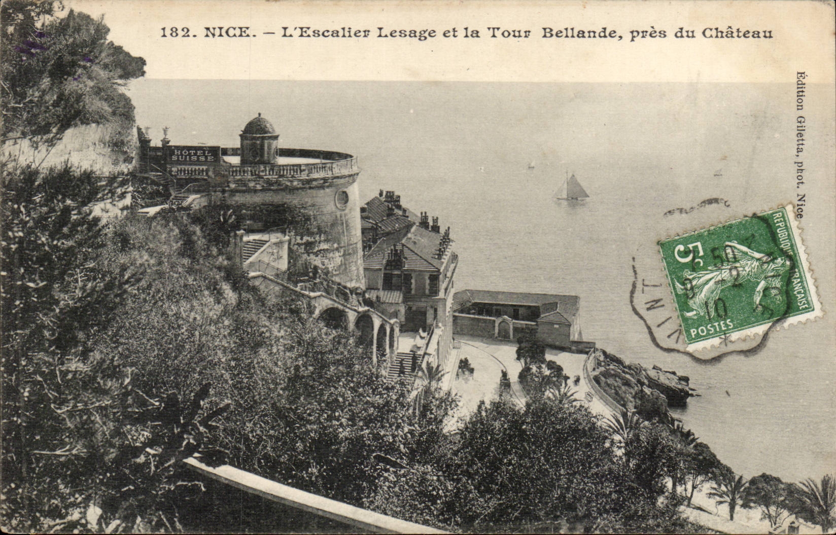 Nette CPA das Treppenhaus lesage und das Bellande ragen nah an dem Schloss hoch