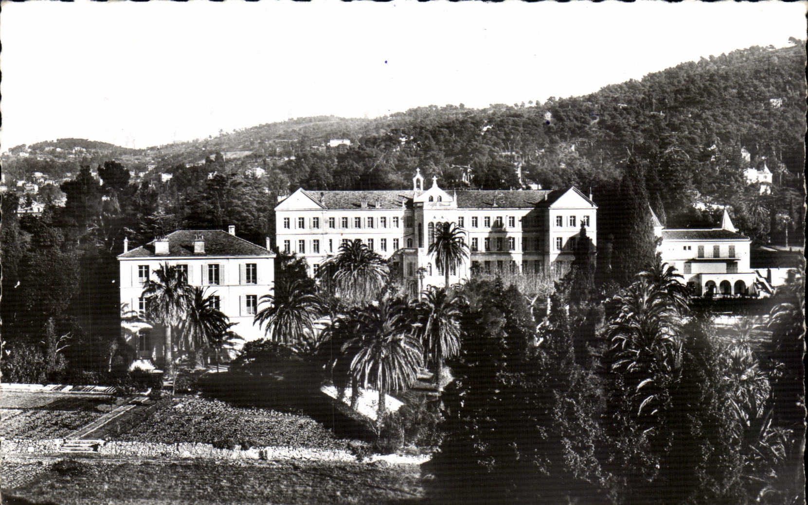 Cannes - Institute of the assumption - Lochabair Villa - Avenue of the Commander Bret - CPA
