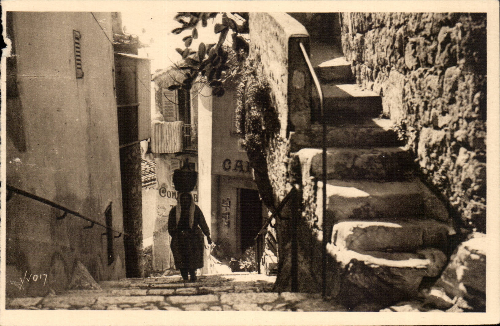 Eze - eine alte Strasse des Dorfs - CPA