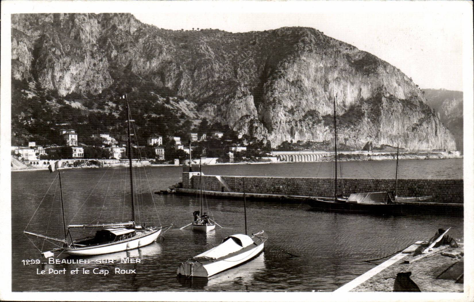 Beaulieu on sea cPA the Russet-red port and course