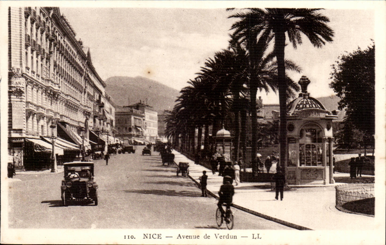 Nettes - Allee von Verdun - Fahrrad - CPA